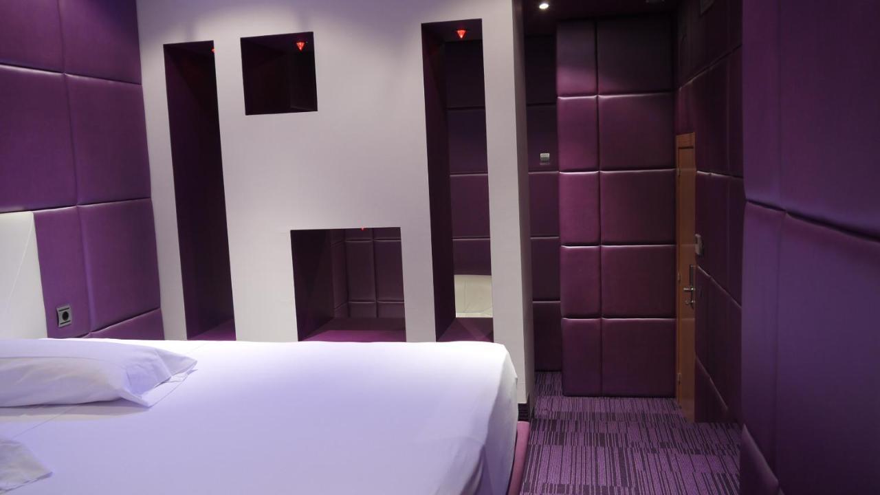 V Hotel 阿罗约莫利诺斯 外观 照片