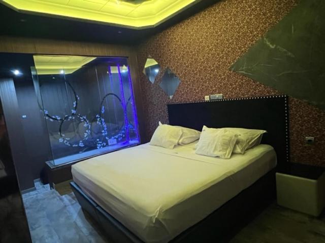 V Hotel 阿罗约莫利诺斯 外观 照片