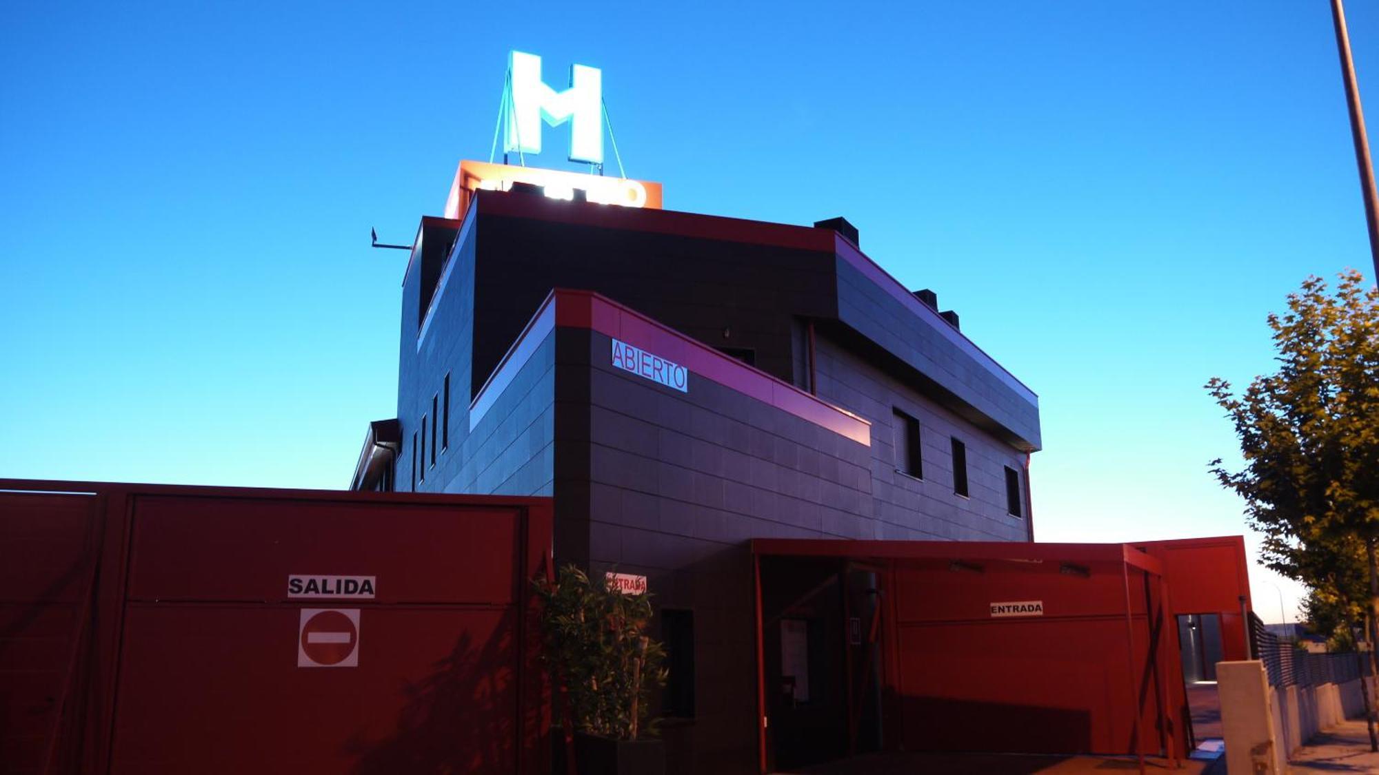 V Hotel 阿罗约莫利诺斯 外观 照片